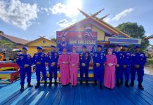 Kunjungi Mako Palangkau Lama, Dirpolairud Salurkan Bansos