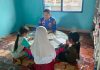 Anak-Anak Pesisir Antusias Membaca Buku di Pondok Baca Melek Huruf