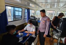 Ditpolairud Polda Kalteng Dukung Klinik Terapung KP XVIII -2007 Layani Warga Kapuas