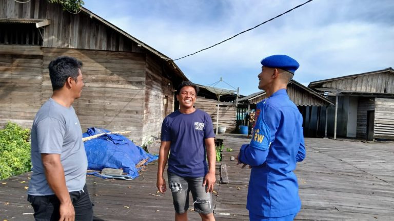 Cegah Gangguan Kamtibmas   Ditpolairud Sambangi Masyarakat DAS Jelai  ‎