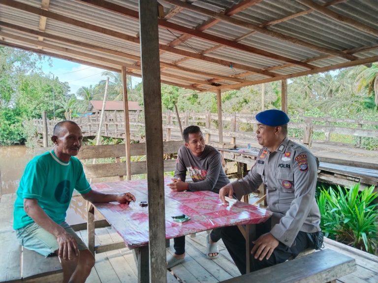 Ditpolairud Patroli dan Sambangi Warga Pesisir DAS Kahayan Bahaur