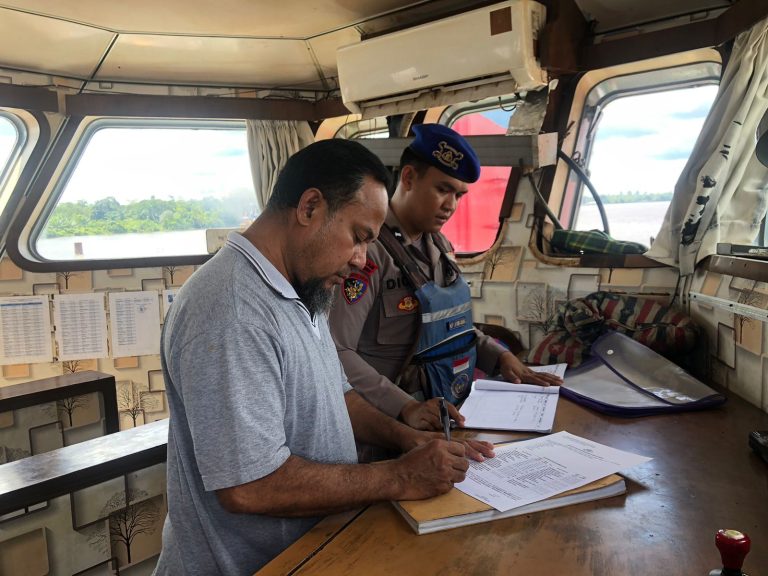 Patroli Rutin Ditpolairud Polda Kalteng, Demi Keselamatan Pelayaran di DAS Mentaya