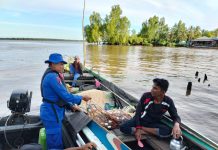 Pastikan Kamtibmas Aman Kondusif, Ditpolairud Berikan Imbauan Kepada Nelayan Di DAS Kapuas