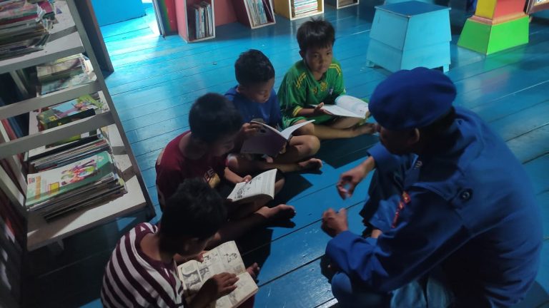 Optimalkan Potensi Anak Lewat Bacaan, Personel Ditpolairud Sediakan Bimbingan di PBMH