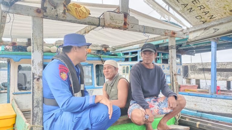 Ditpolairud Berikan Imbauan Kamtibmas kepada Nelayan di DAS Kumai