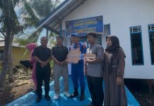 Ditpolairud Polda Kalteng Serahkan Kunci Bedah Rumah dan Bansos kepada Masyarakat Desa Sungai Undang Seruyan