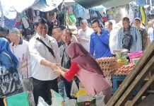 Kampanye Hari 1, Paslon Shalahuddin-Felix Blusukan ke Pasar Pendopo