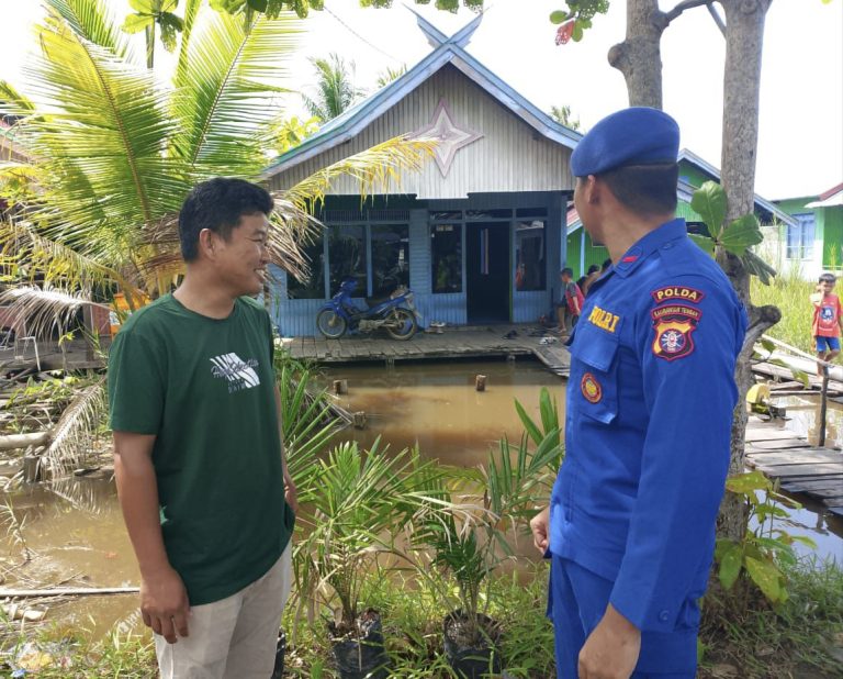 Personel Ditpolairud Dorong Kesadaran Masyarakat Seruyan Jaga Kebersihan Sungai