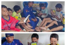 Kapal Melek Huruf Ditpolairud Didatangi Anak-Anak Pesisir Desa Palangkau Baru