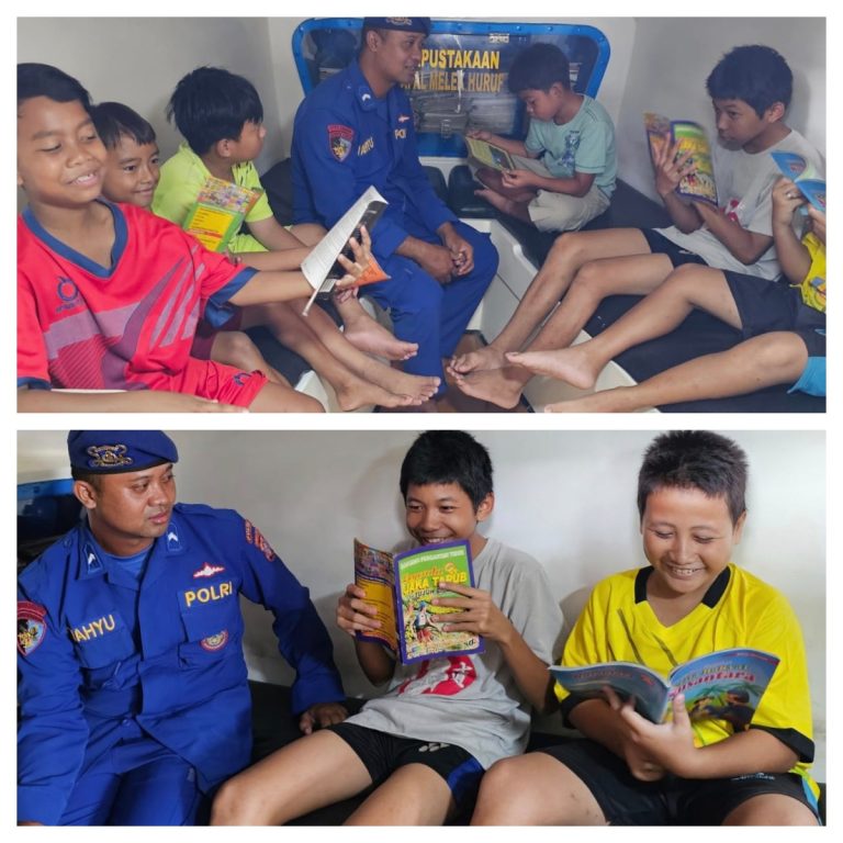 Kapal Melek Huruf Ditpolairud Didatangi Anak-Anak Pesisir Desa Palangkau Baru