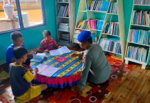 Personel Ditpolairud Tanamkan Kebiasaan Membaca kepada Anak-Anak Pesisir di PBMH