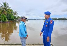 Personel Ditpolairud Polda Kalteng Dorong Kesadaran Masyarakat Seruyan Jaga Kebersihan Sungai