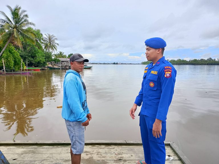 Personel Ditpolairud Polda Kalteng Dorong Kesadaran Masyarakat Seruyan Jaga Kebersihan Sungai