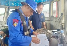 Personel Ditpolairud Periksa Legalitas Kapal Sekaligus Wujudkan Keamanan Perairan