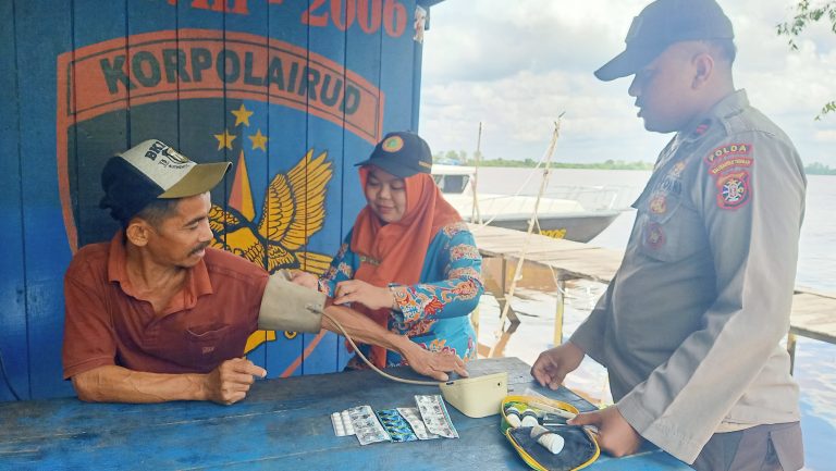 Sehatkan Masyarakat Pesisir,  Ditpolairud Polda Kalteng Operasikan Klinik Terapung