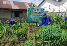 Personel Ditpolairud Polda Kalteng Wujudkan Ketahanan Pangan di Desa Binaan