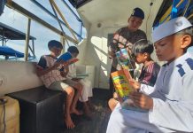 Personel Ditpolairud Sediakan Fasilitas Bacaan Lengkap Buat Anak-Anak Pesisir DAS Katingan