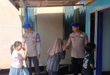 Perluas Pelayanan Polri, Personel Ditpolairud Ajak Anak-Anak Pesisir Belajar di Pondok Baca