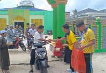 Ditpolairud Polda Kalteng Berbagi Jumat Berkah dengan Masyarakat