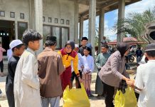 Personel Ditpolairud Polda Kalteng Tingkatkan Kepedulian Sosial Melalui Jumat Berkah