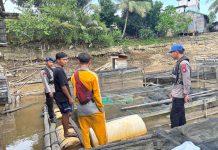 Personil Ditpolairud Pakai Cara Humanis Jaga Kamtibmas Pesisir Sungai Buntok