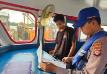 Kapal Ditpolairud Polda Kalteng Patroli dan Periksa Surat Berlayar