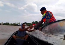 Polri Peduli, Ditpolarud Polda Kalteng Bagikan Bansos kepada Nelayan