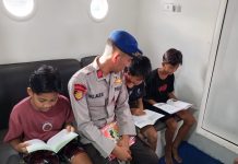 Para Siswa SDN 1 Pulang Pisau Kunjungi Perpustakaan Terapung Usai Sekolah 