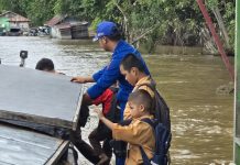 Ditpolairud Polda Kalteng Sambangi Motoris Pengangkut Anak Sekolah di Muara Teweh