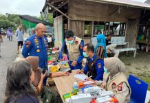 Personel Ditpolairud Polda Kalteng Layani Kesehatan Gratis Bagi Masyarakat Sampit