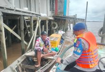 Personel Ditpolairud Jaga Keselamatan Pengguna Transportasi Air di DAS Kahayan Bahaur