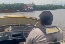 Patroli Rutin, Ditpolairud Polda Kalteng Cek Dokumen dan Alat Keselamatan Kapal di DAS Mentaya