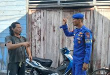 Anggota Ditpolairud Motivasi Masyarakat DAS Jelai Perangi Narkoba