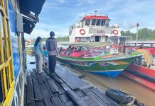 Personel Ditpolairud Ingatkan Keselamatan Pengguna Transportasi Air di DAS Barito