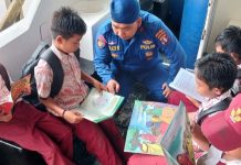 Ditpolairud Dukung Pendidikan Anak DAS Katingan, Operasikan Kapal Melek Huruf