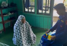 Polri Peduli, Ditpolairud Polda Kalteng Berikan Bansos Kepada Masyarakat DAS Kumai.