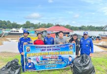 Ditpolairud Polda Kalteng Ajak Masyarakat Bersihkan Sampah Di Pesisir Sungai Barito