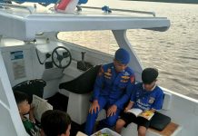 Perpustakaan Terapung Ditpolairud Polda Kalteng Salurkan Minat Baca Anak-Anak Tanjung Putri