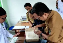Dinas Kearsipan dan Perpustakaan Barito Utara Terima Al-Qur’an Tulisan Tangan Ulama Lokal