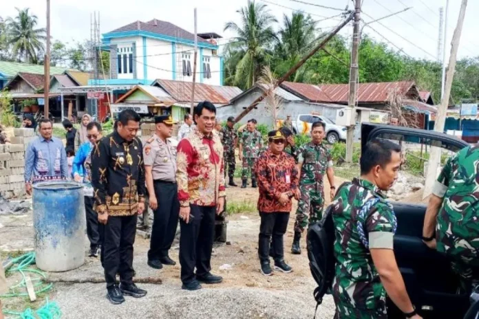 koperasi-merah-putih-barito-utara.jpeg Bupati Barito Utara, Shalahuddin menyambut kunjungan Pangdam Tambun Bungai Mayor Jenderal (TNI) Zainul Arifin, Kamis (4/12/2025).(Diskominfosandi)