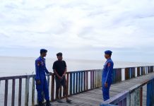 Personel Ditpolairud Ciptakan Suasana Aman dan Nyaman di Pantai We Love Jelai