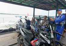 Jaga Keselamatan Masyarakat, Ditpolairud Polda Kalteng Gelar Pengamanan Penyeberangan Sungai di Samuda