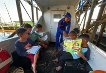 Kapal XVIII-1006 Ditpolairud Berkontribusi Tingkatkan Intelektualitas Anak-Anak Pesisir Pegatan Hulu