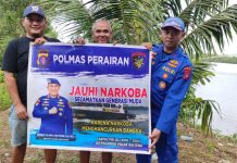 Personel Ditpolairud Polda Kalteng Perkuat Ketahanan Warga DAS Kumai Tolak Narkoba