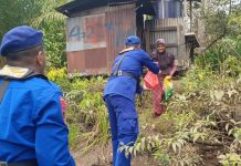 Polisi RW Ditpolairud Serukan Pesan Kamtibmas Sambil Bagi Bingkisan Buat Warga Wilayah Pesisir