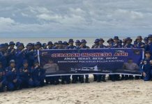 Wujudkan Gerakan Indonesia ASRI, Personel Ditpolairud Polda Kalteng Bersihkan Pantai Bakau