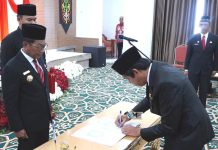 Kukuhkan Kepala Disdukcapil Murung Raya, Bupati Heriyus Tekankan Kerja Cerdas dan Tuntas