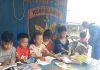 Anak Pesisir Sungai Mentaya Antusias Kunjungi Perpustakaan Terapung Ditpolairud