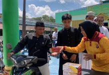 Salurkan Paket Sedekah, Ditpolairud Polda Kalteng Pererat Silaturahmi Polisi dan Masyarakat