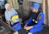 Ditpolairud Polda Kalteng Berbagi Kasih, Masyarakat Bantaran Sungai Barito dapat Bansos